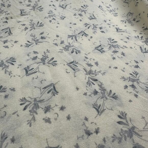 Vince Top Womens Small Cream Gray Silk Floral Smocked Blouse Cottage Feminine - Picture 7 of 9